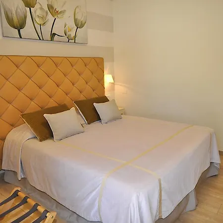 Steno Hotel 3*
